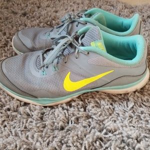 Nike flex trainers